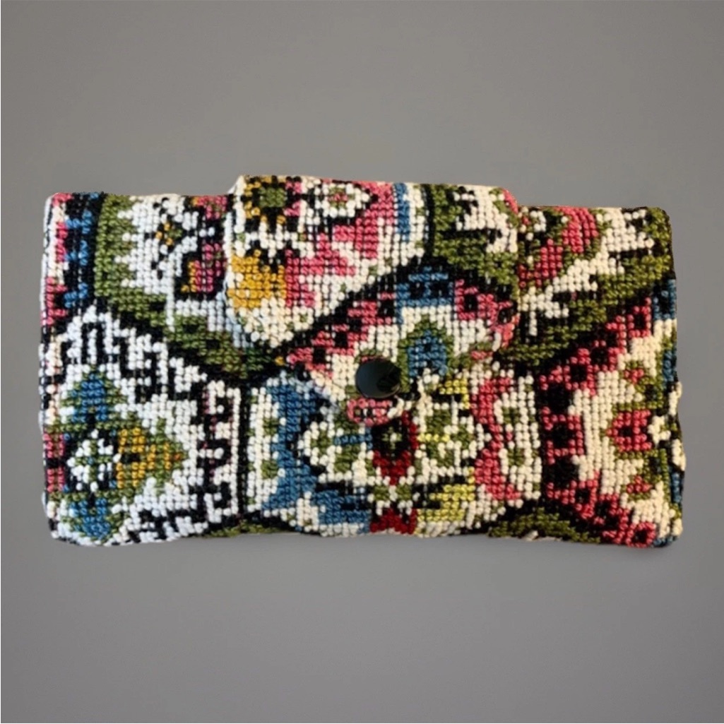 Vintage 1970s Tapestry Needlepoint TriFold Ladies Wallet Clutch Boho